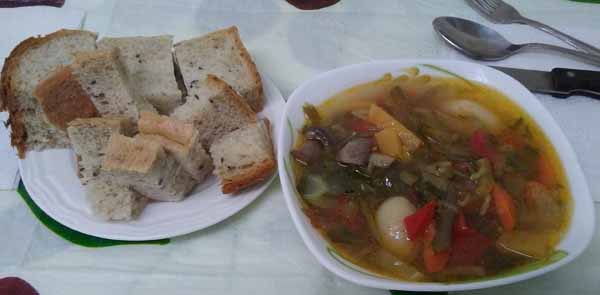 Суп овощной, с белой фасолью, репой и грибами