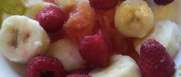 Фруктовый салат. Малина с бананом