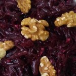 Салат из свеклы c грецкими орехами и чесноком.