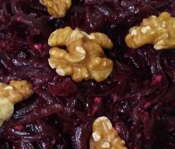 Салат из свеклы c грецкими орехами и чесноком