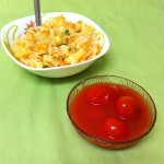 Салат из квашеной капусты с яблоком и белым луком.