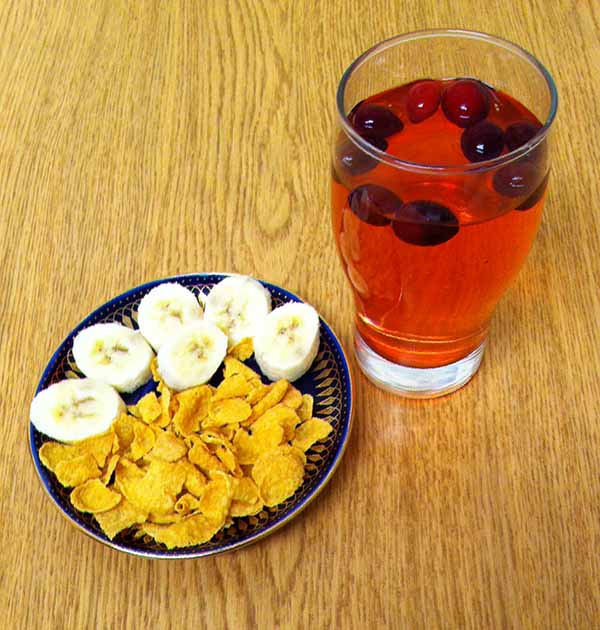 Морс из клюквы с зерновыми хлопьями