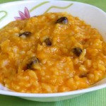 Каша рисовая, без масла с тыквой и изюмом.