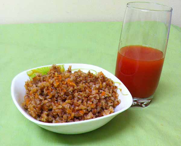 Постная гречневая каша  с морковью и луком.
