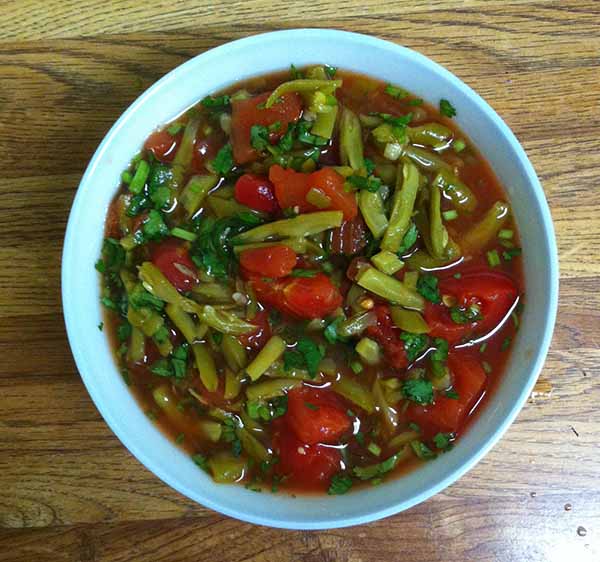 закуска из помидор и консервированной фасоли