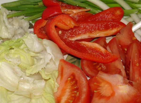 Помидоры,зелень, лук перец