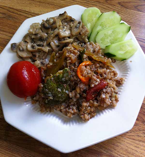 Плов из гречки с грибами