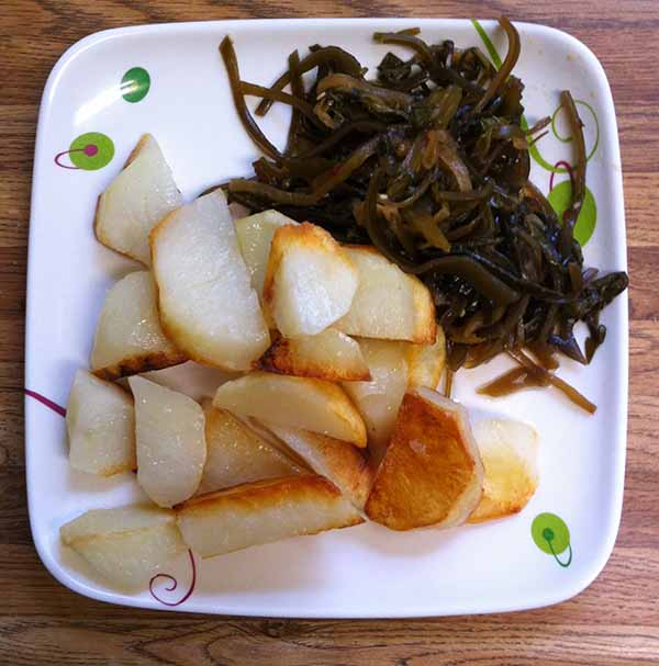 картофель жареный с морской капустой