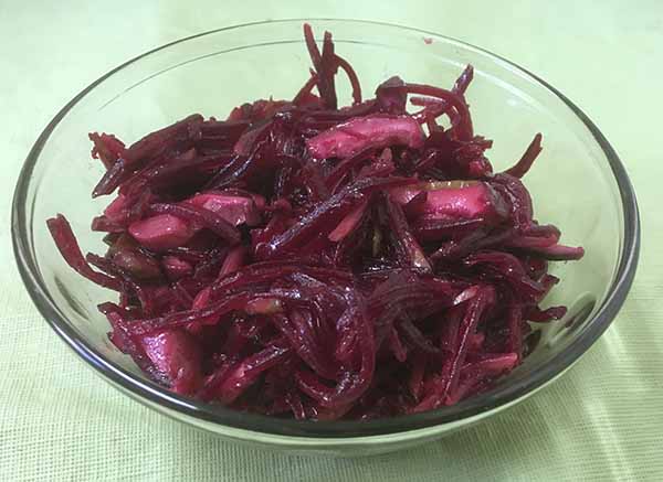 салат из свеклы с грибами и огурцом