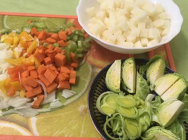 картофель, брюссельская капуста, морковь, лук