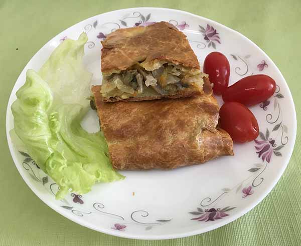 Пирог из квашеной капусты с грибами