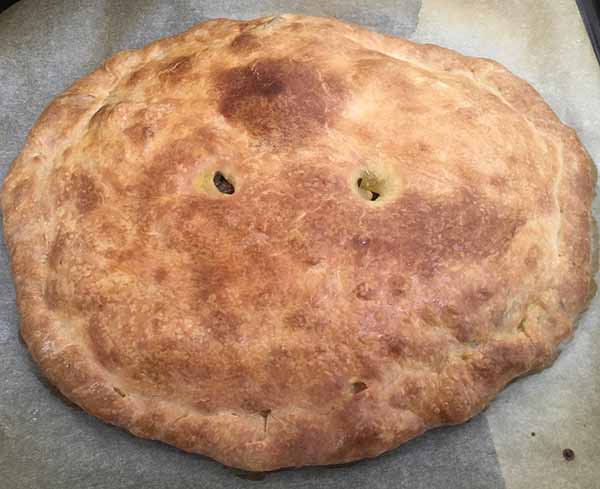 Постный пирог из квашеной капусты с грибами