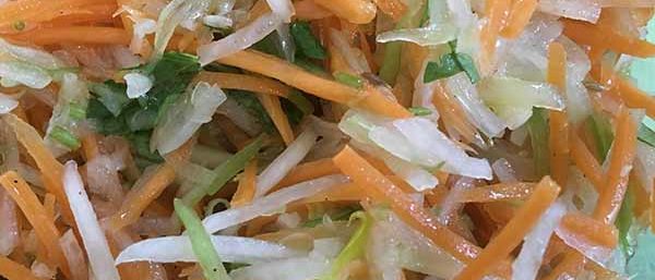 Салат морковный с редькой и сельдереем